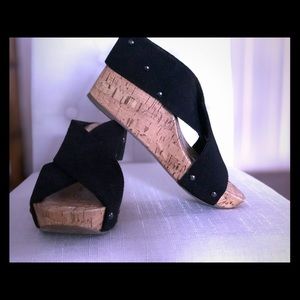Black elastic strap wedges